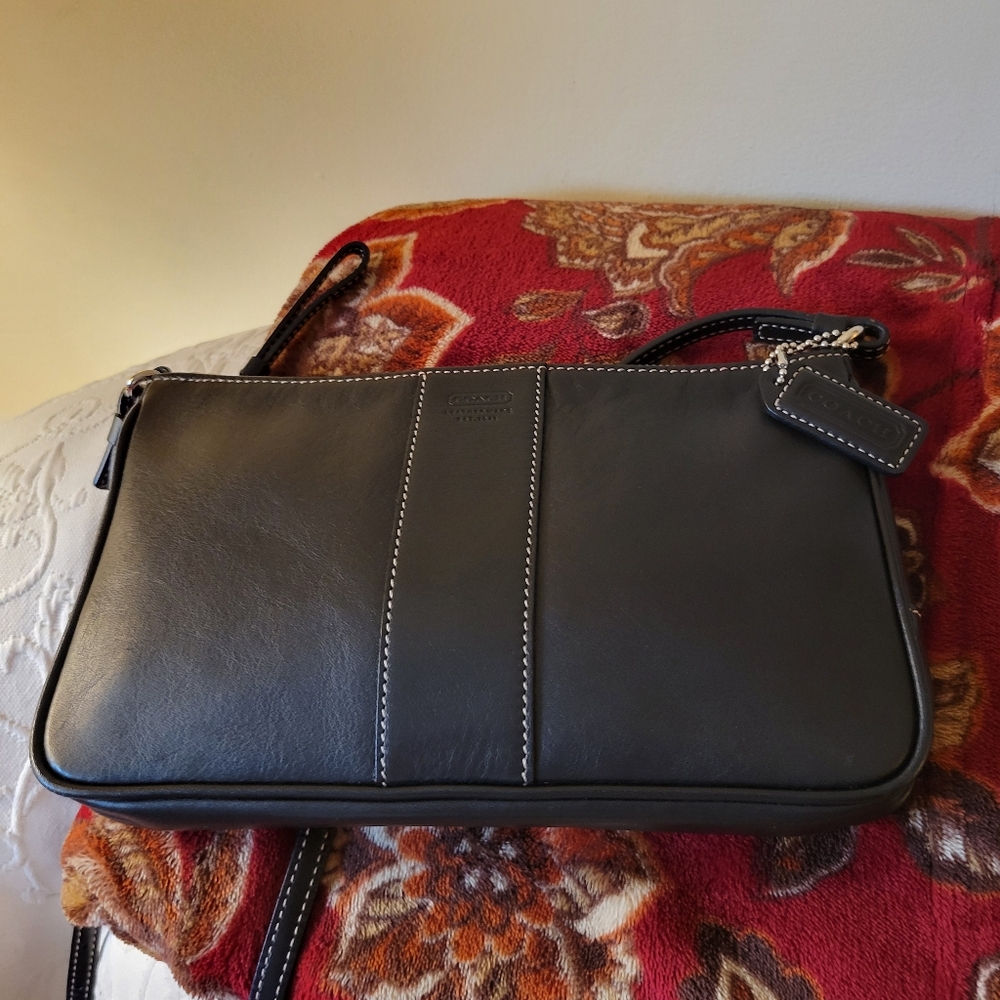 Coach slim Demi in black leather. - Picture 5 of 7